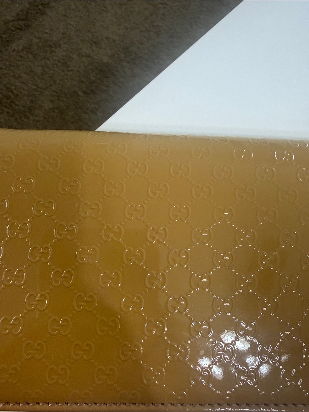 Authentic Gucci Women Tan Patented Guccissima Enamel Leather Clutch - Picture 7 of 9